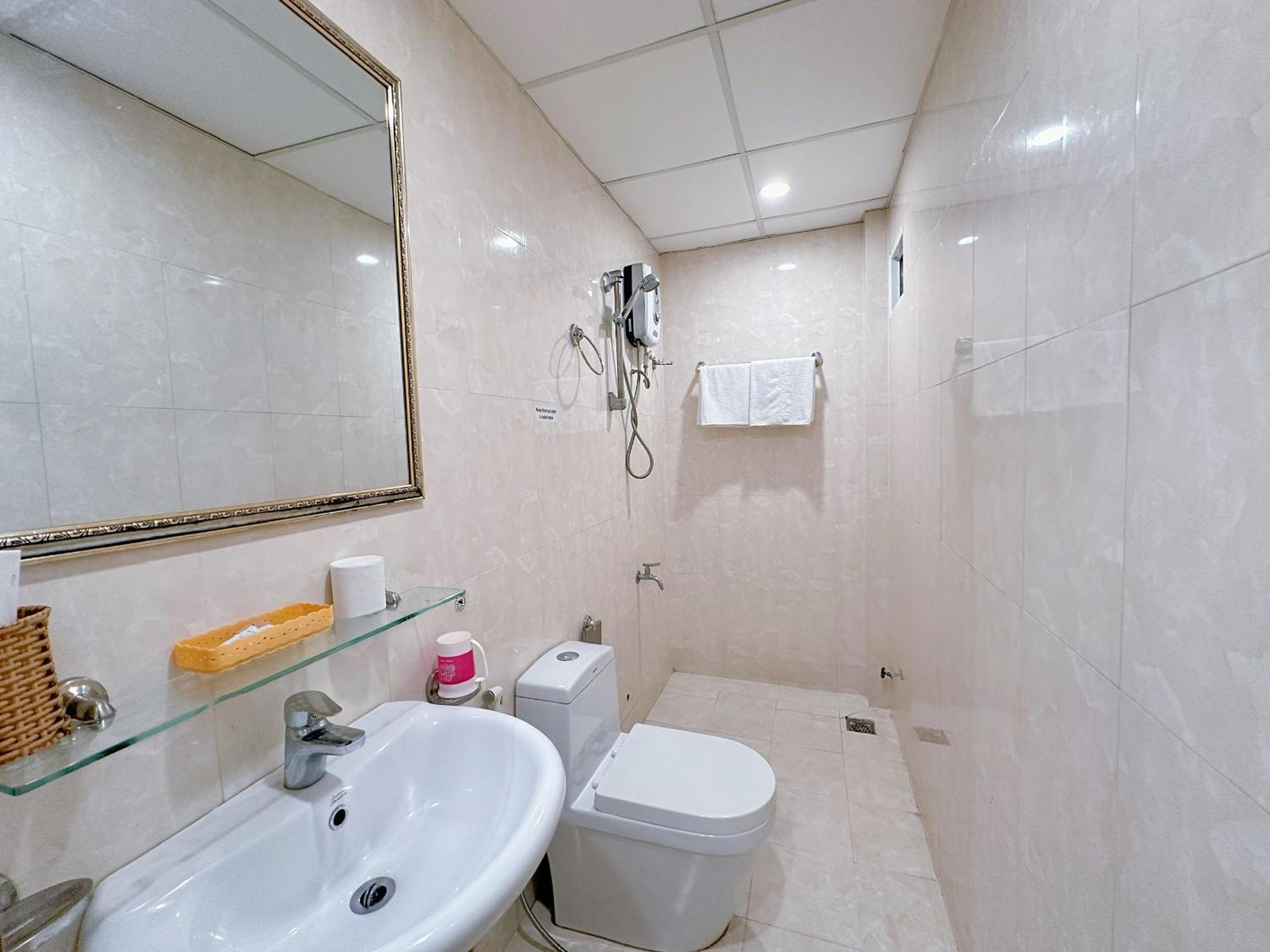 Luan Vu Hotel - Bui Vien Walking Street Ho Chi Minh City Exterior photo